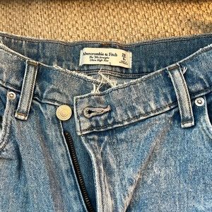 Ultra High Rise 90s Straight Jean